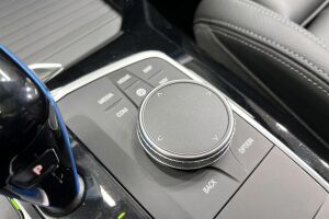 BMW IX3 esikatselu 34