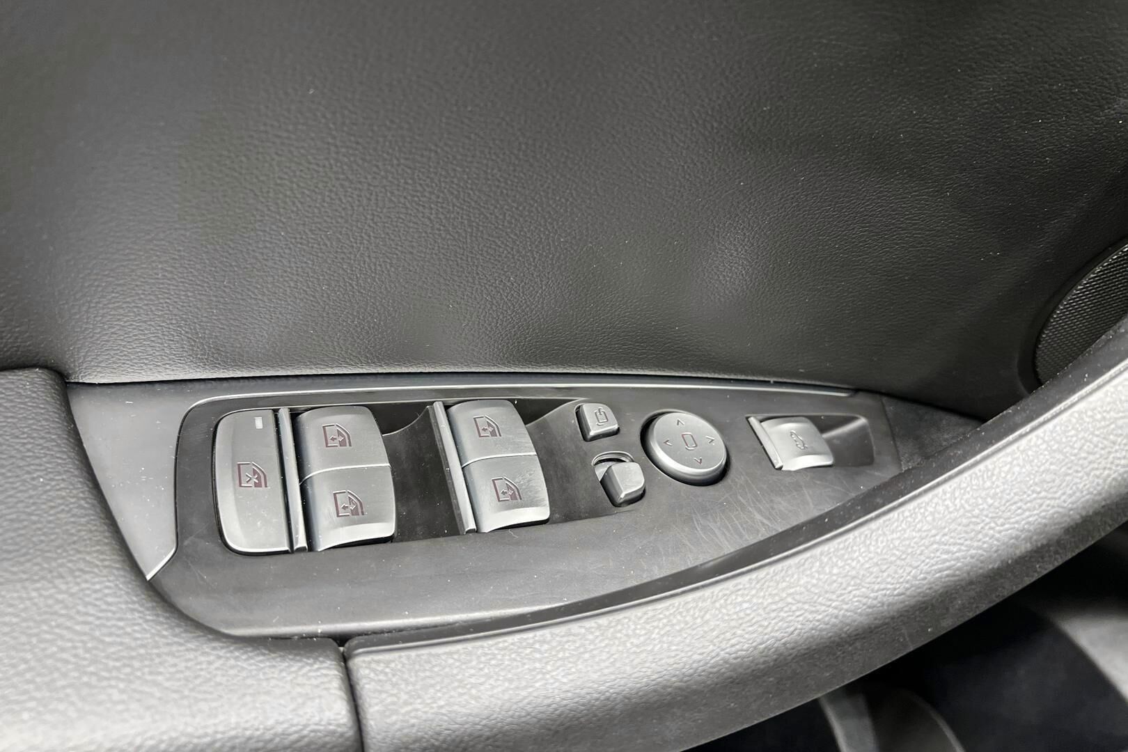 BMW IX3 iso kuva 16