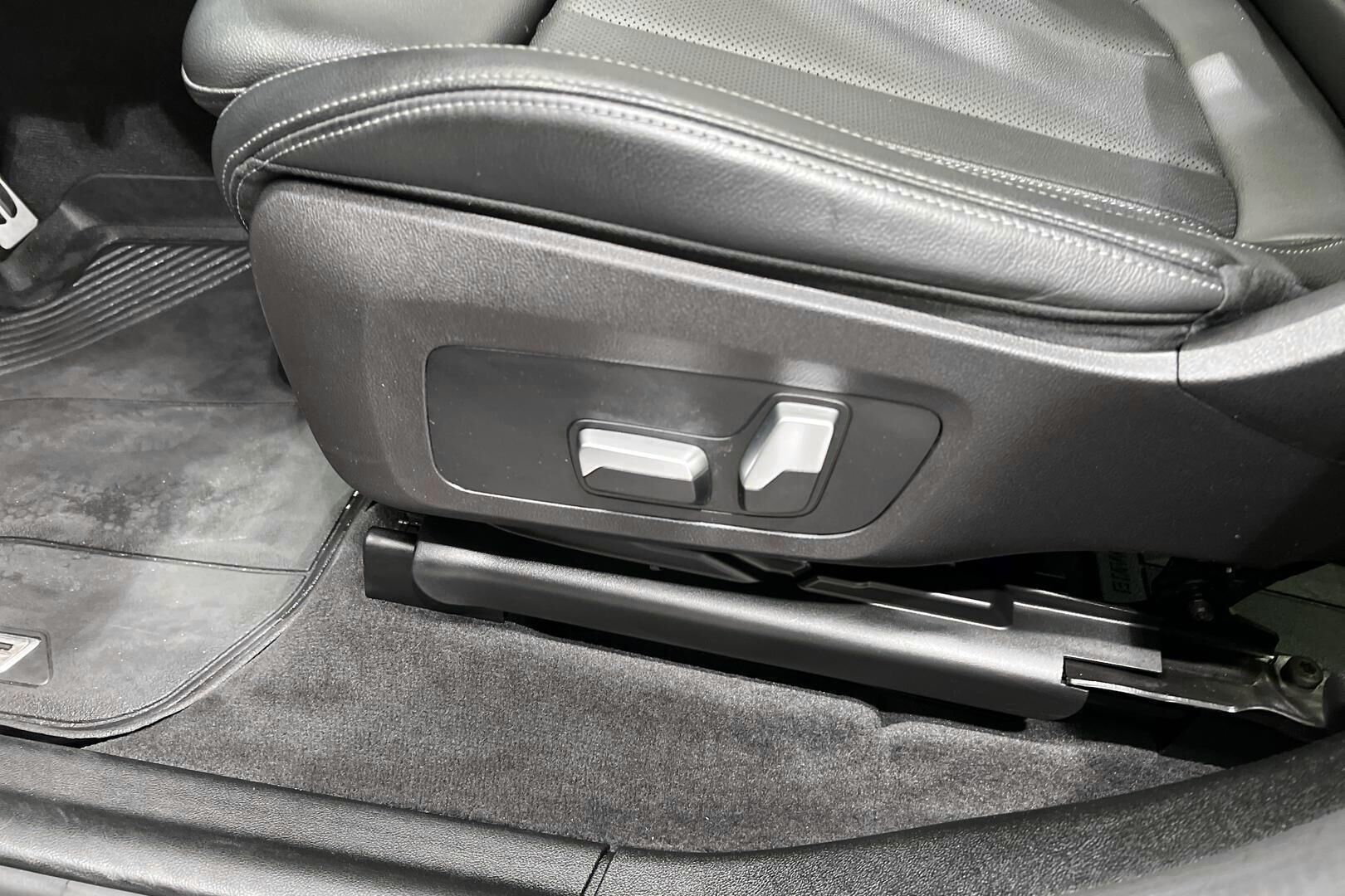 BMW IX3 iso kuva 36