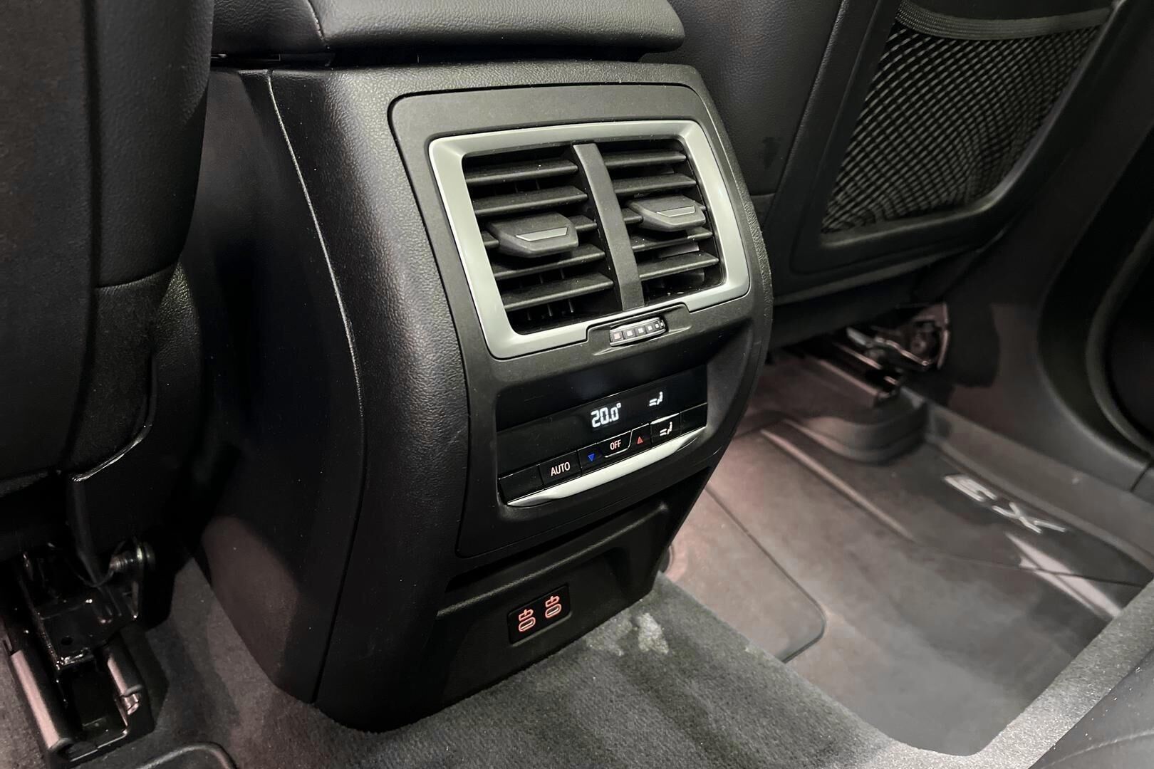 BMW IX3 iso kuva 17
