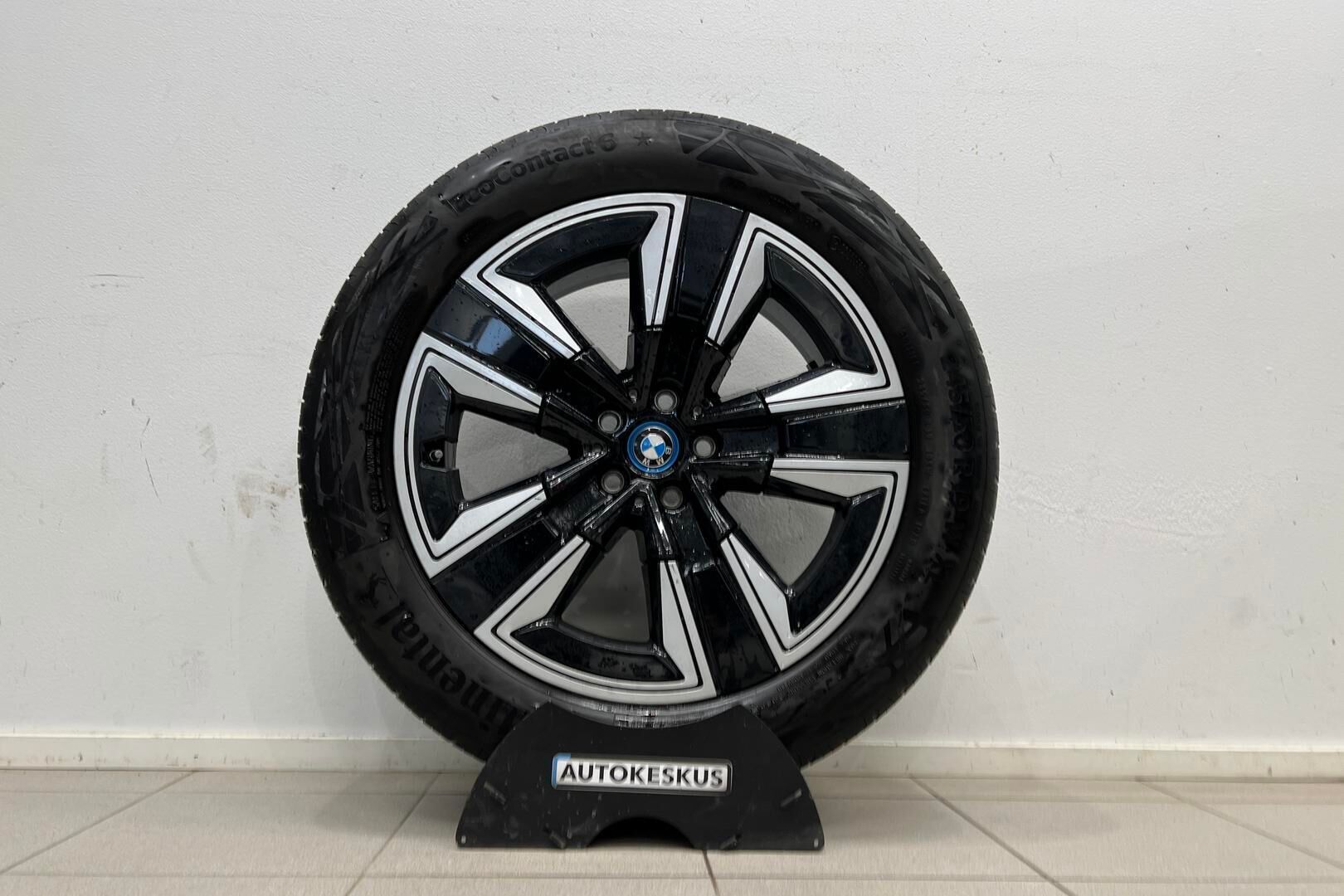 BMW IX3 iso kuva 19