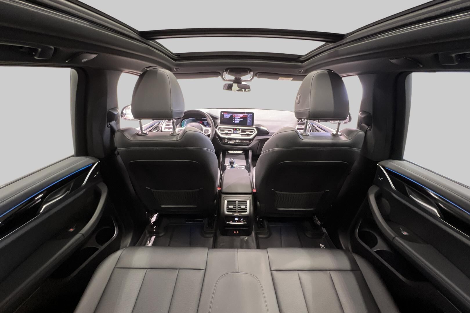 BMW IX3 iso kuva 20