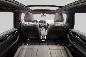 BMW IX3 esikatselu 20