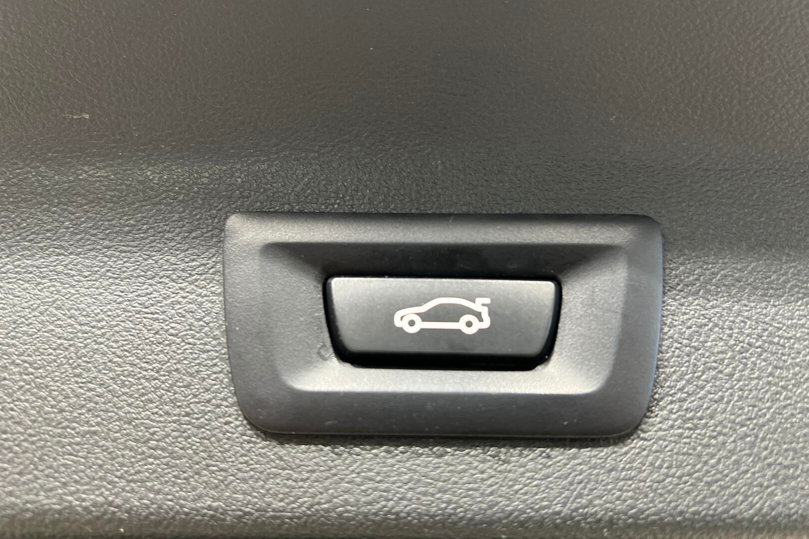 BMW IX3 iso kuva 21