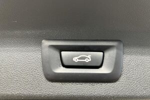 BMW IX3 esikatselu 21