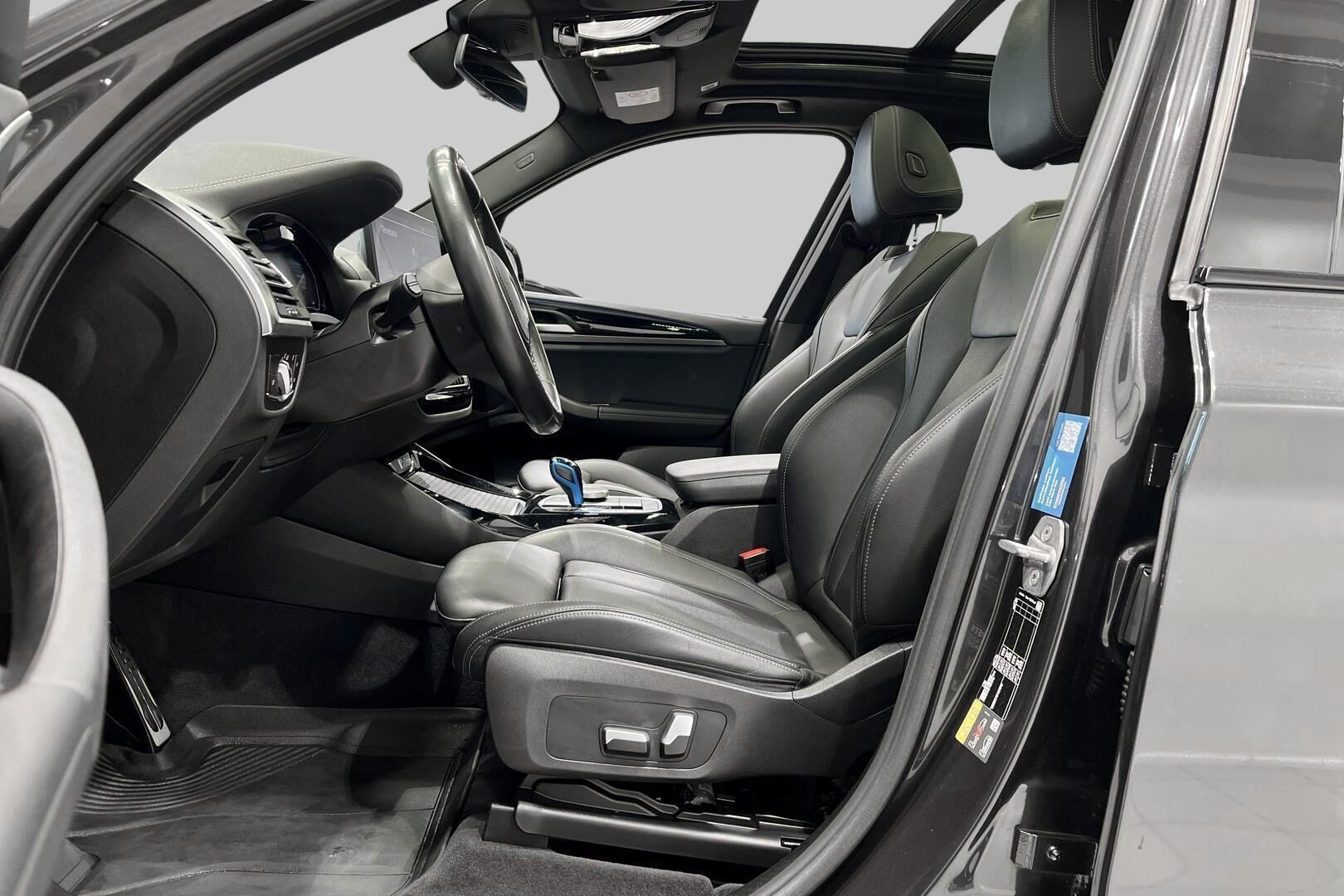 BMW IX3 iso kuva 27