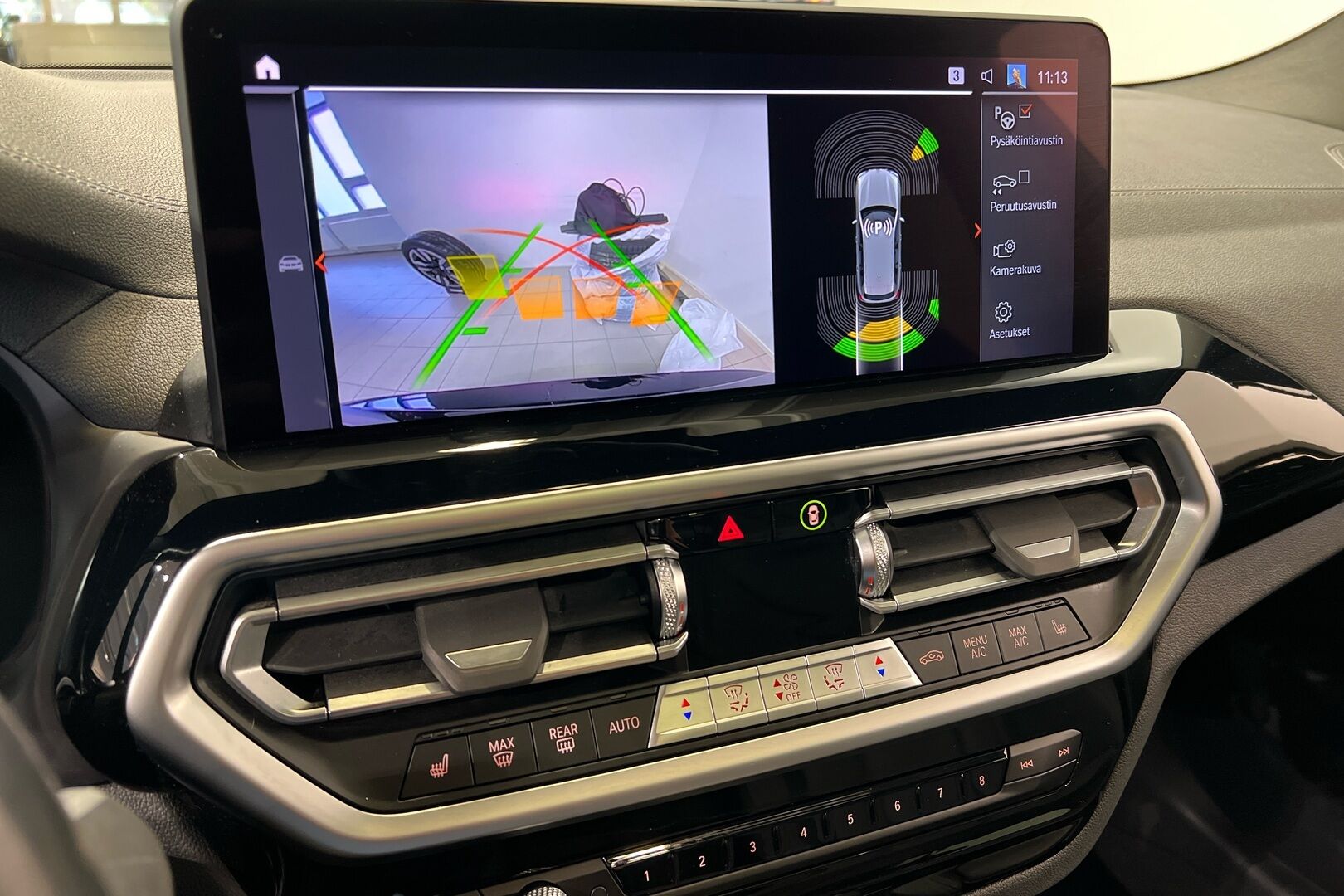 BMW IX3 iso kuva 16