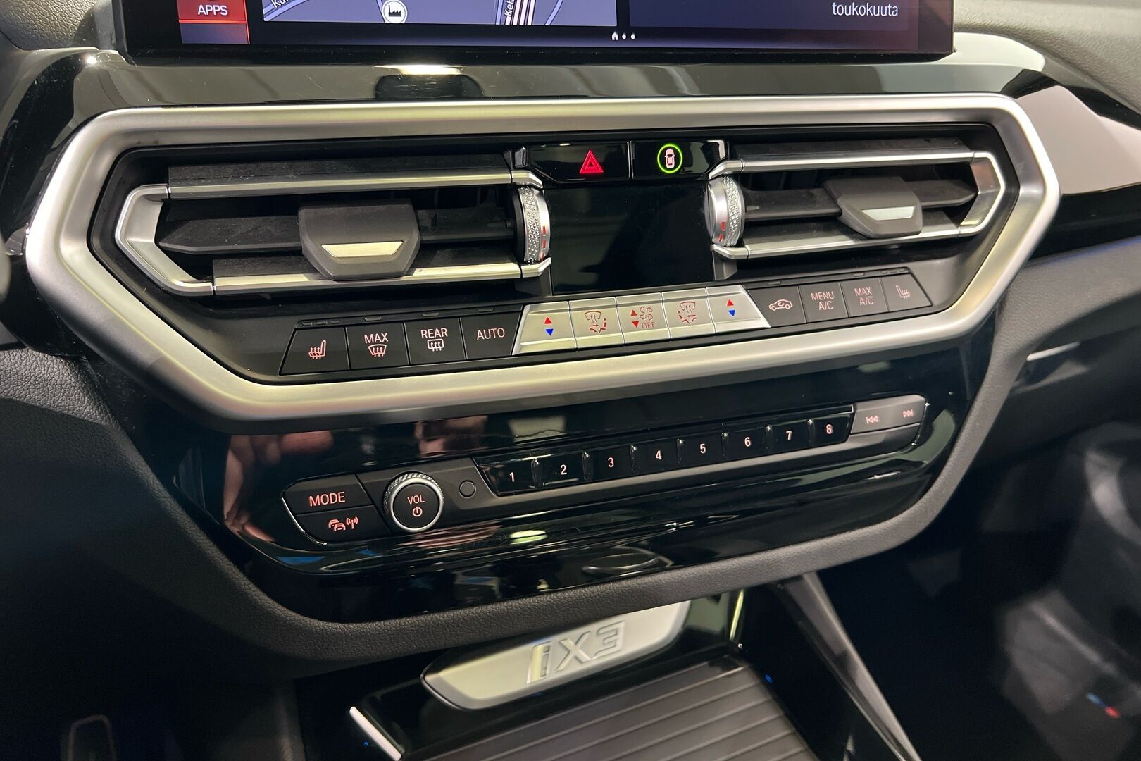 BMW IX3 iso kuva 18