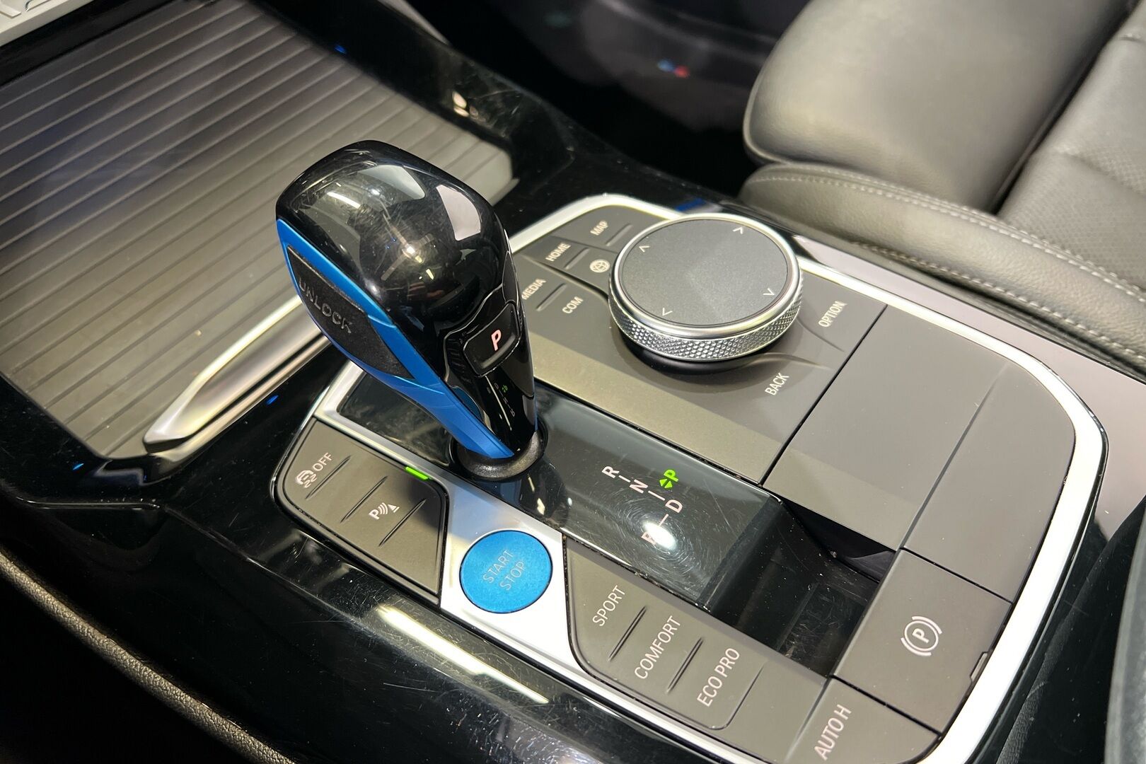 BMW IX3 iso kuva 19