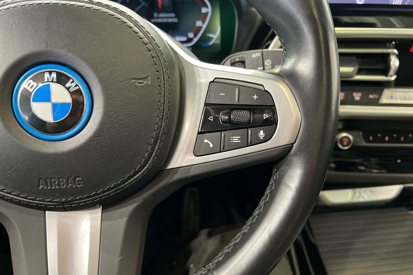BMW IX3 iso kuva 22
