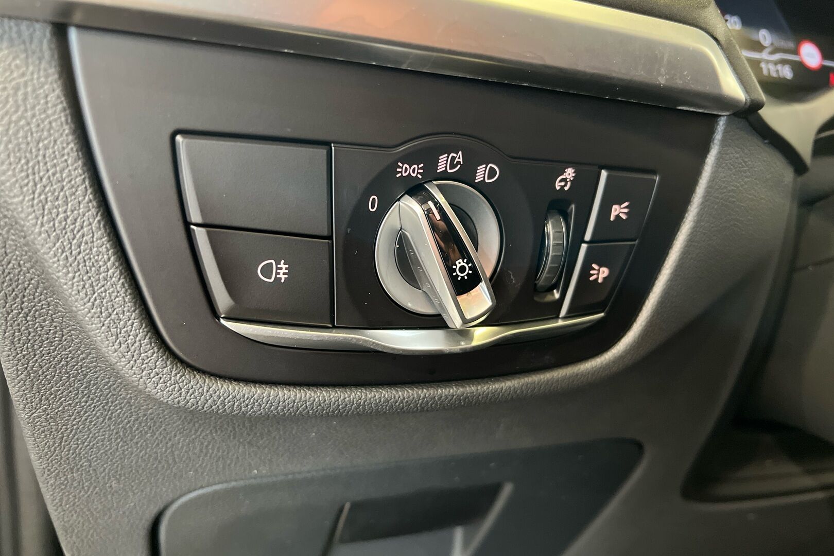 BMW IX3 iso kuva 23
