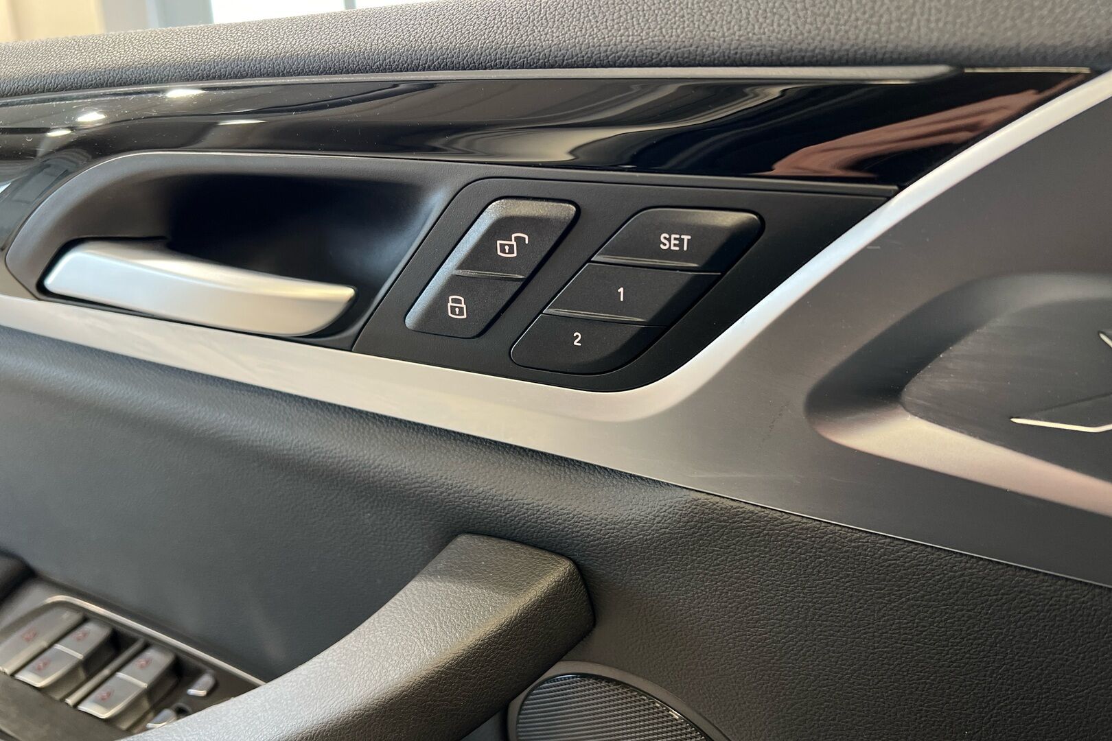 BMW IX3 iso kuva 24
