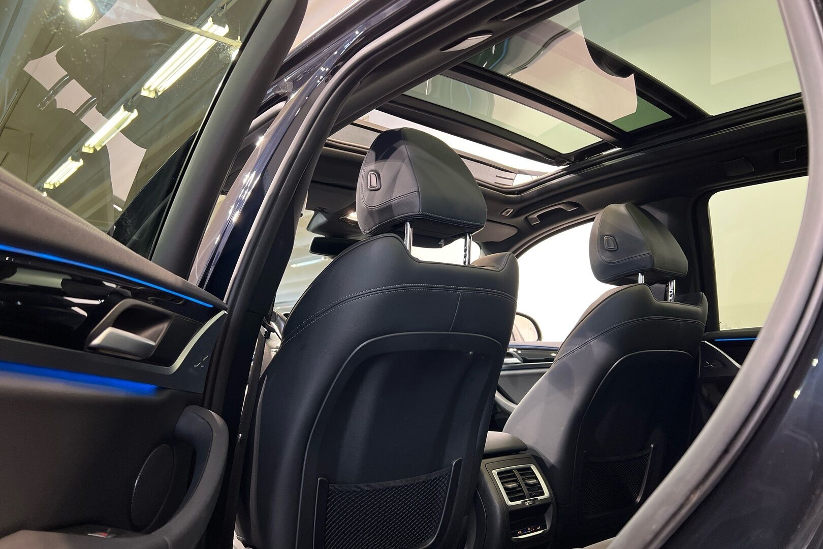 BMW IX3 iso kuva 25