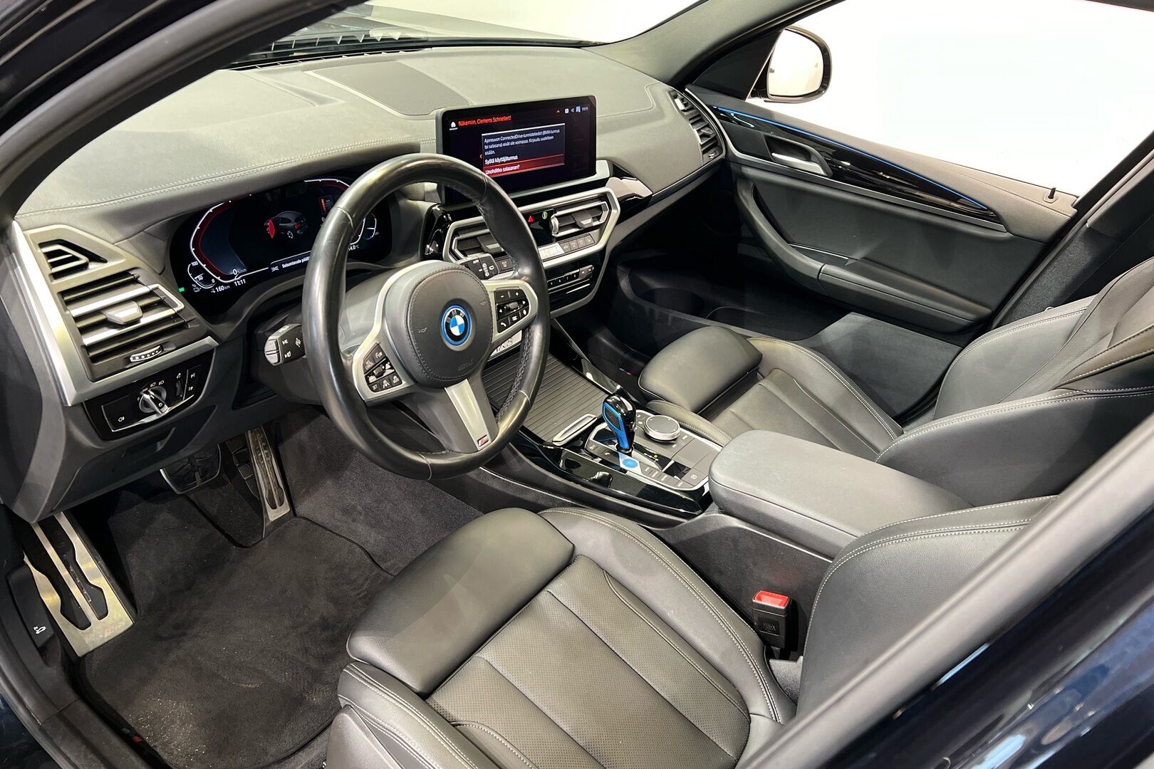 BMW IX3 iso kuva 6
