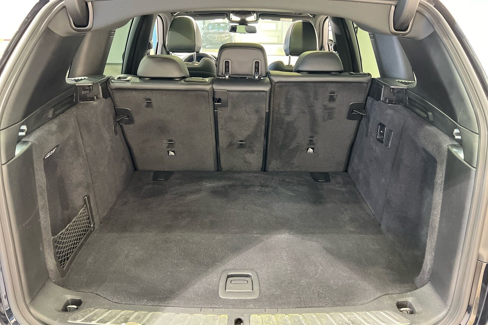 BMW IX3 iso kuva 9