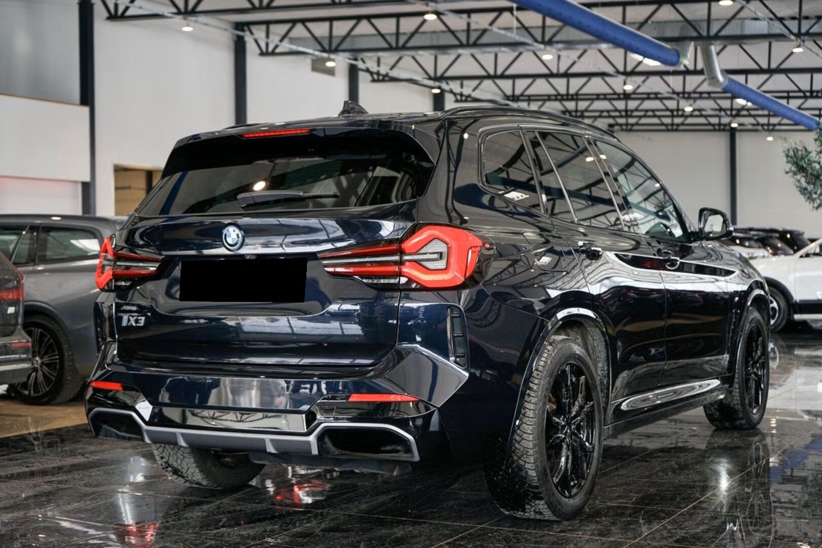 BMW IX3 iso kuva 1