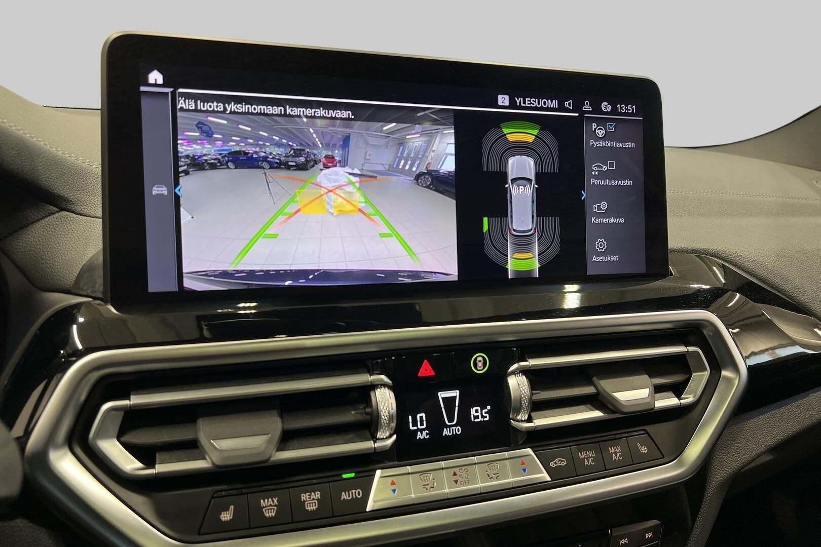 BMW IX3 iso kuva 14