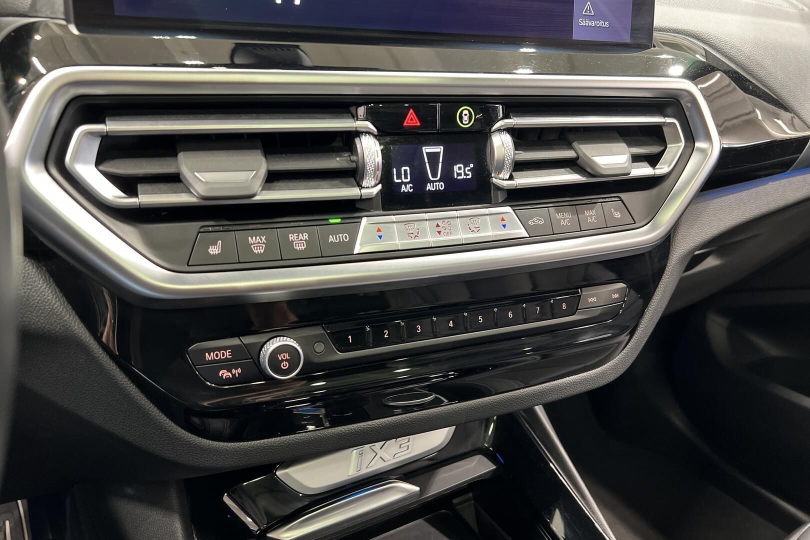 BMW IX3 iso kuva 20