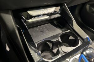 BMW IX3 esikatselu 21