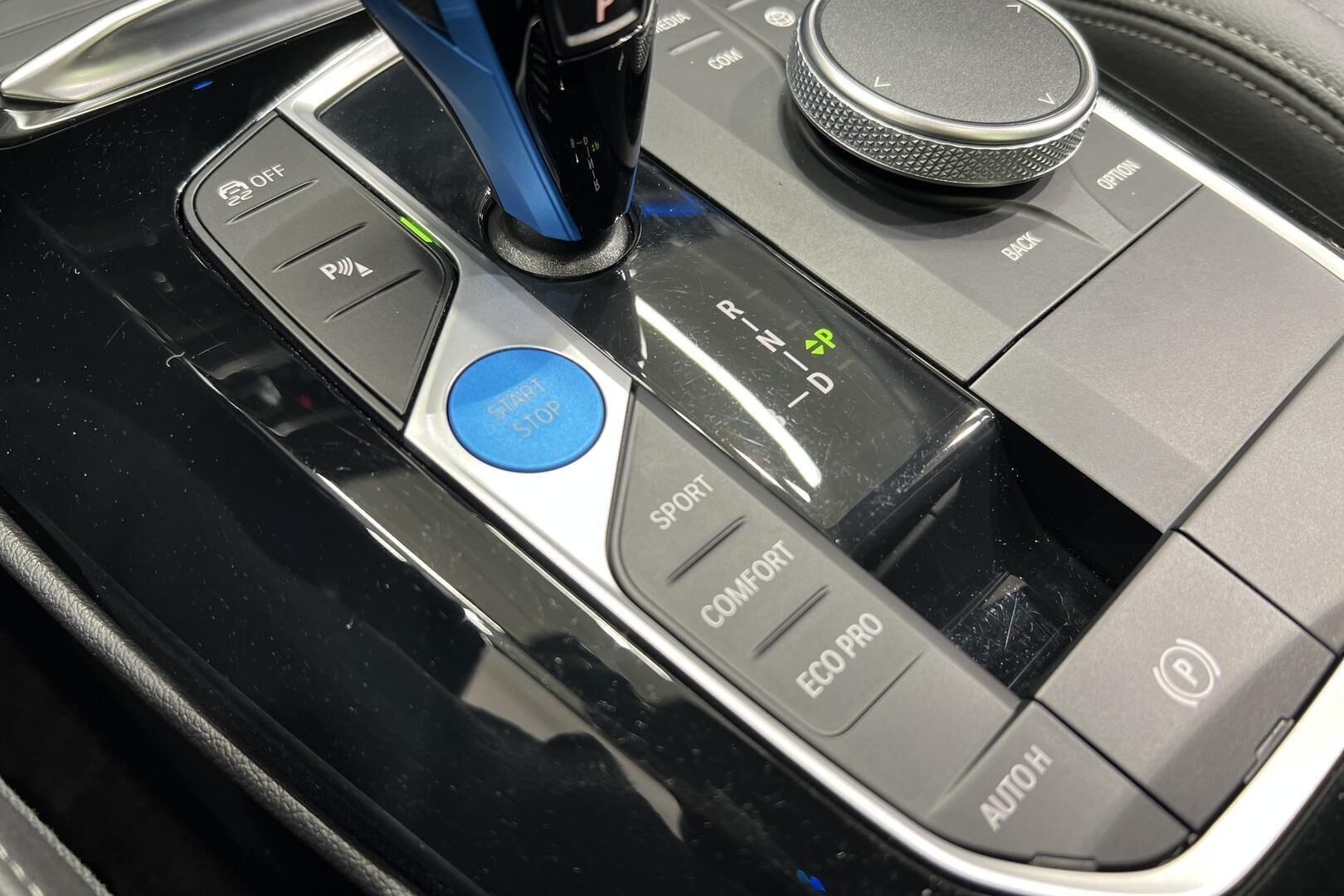 BMW IX3 iso kuva 23