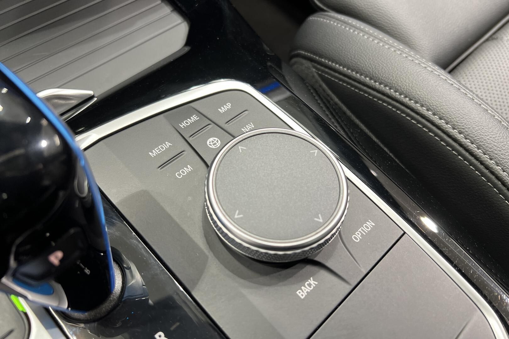 BMW IX3 iso kuva 24