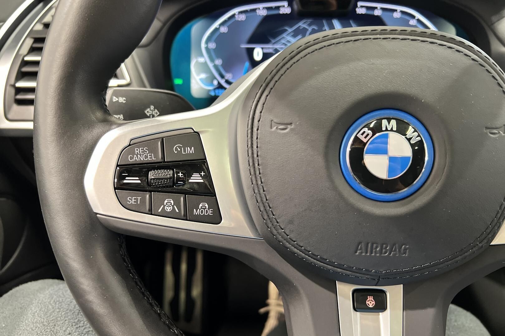 BMW IX3 iso kuva 26