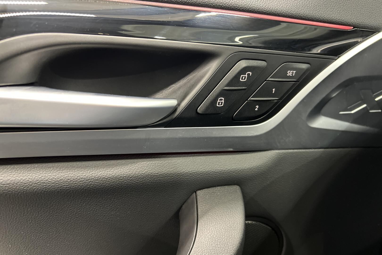 BMW IX3 iso kuva 28