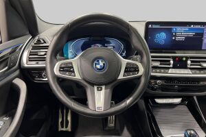BMW IX3 esikatselu 32