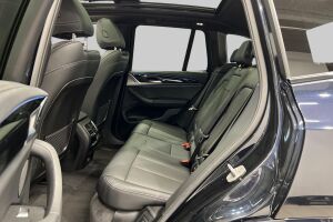BMW IX3 esikatselu 9