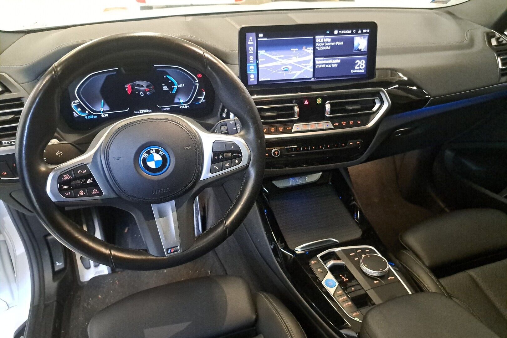 BMW IX3 iso kuva 1