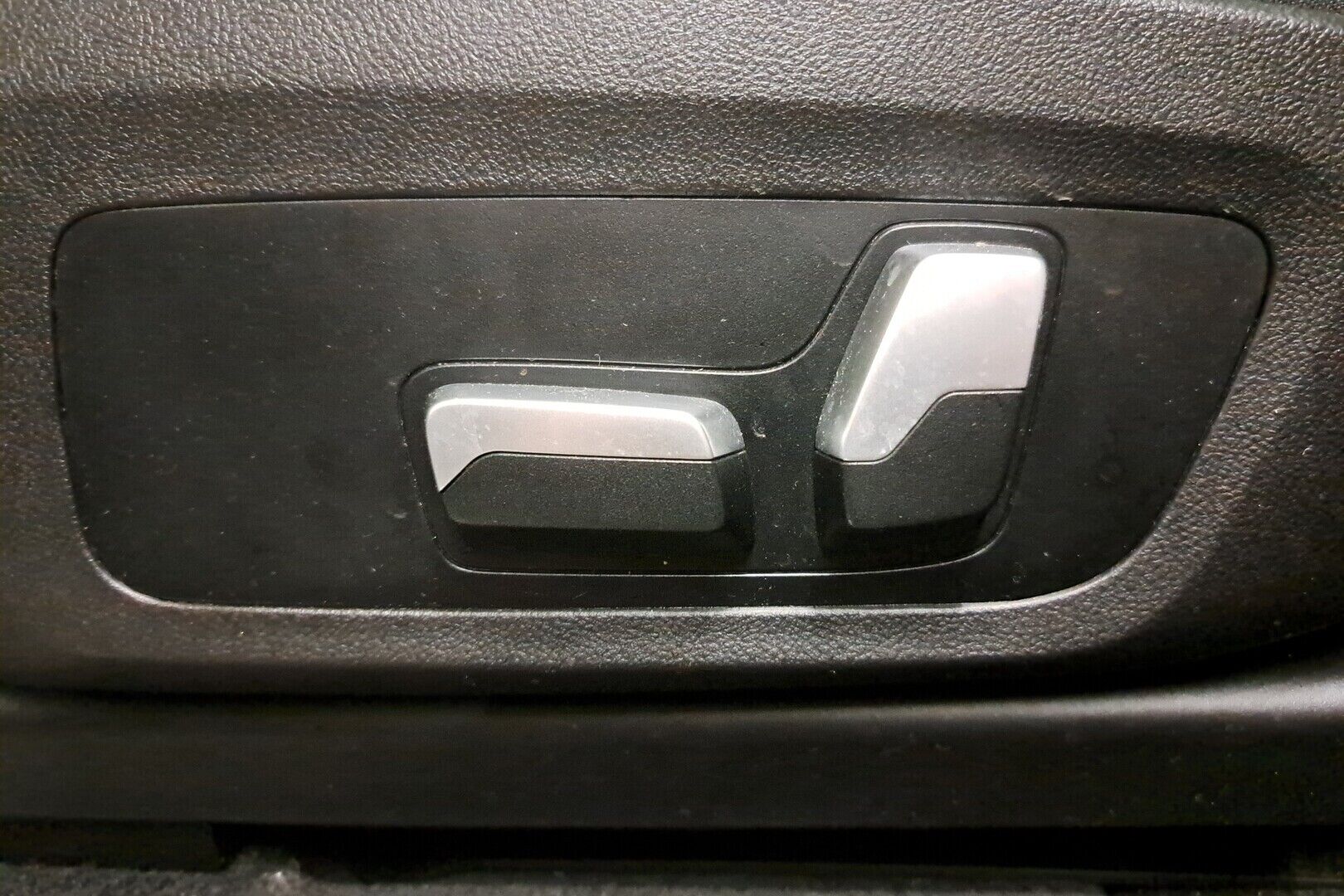 BMW IX3 iso kuva 4