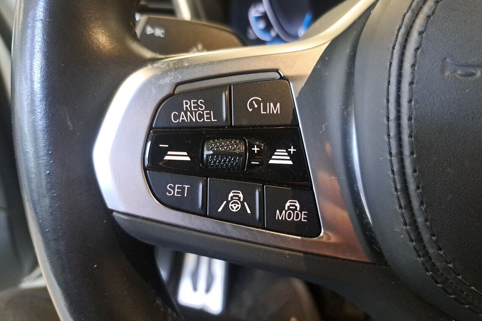 BMW IX3 iso kuva 5