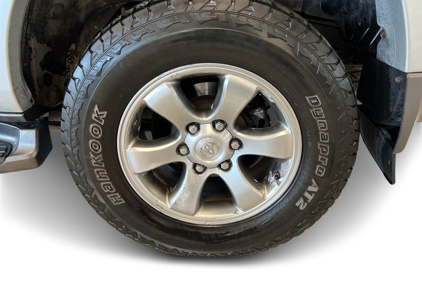 Toyota Land Cruiser iso kuva 13