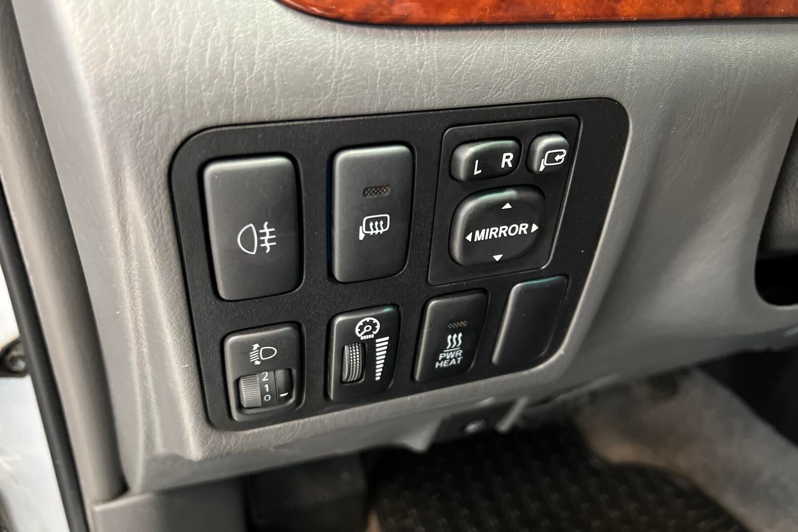 Toyota Land Cruiser iso kuva 19