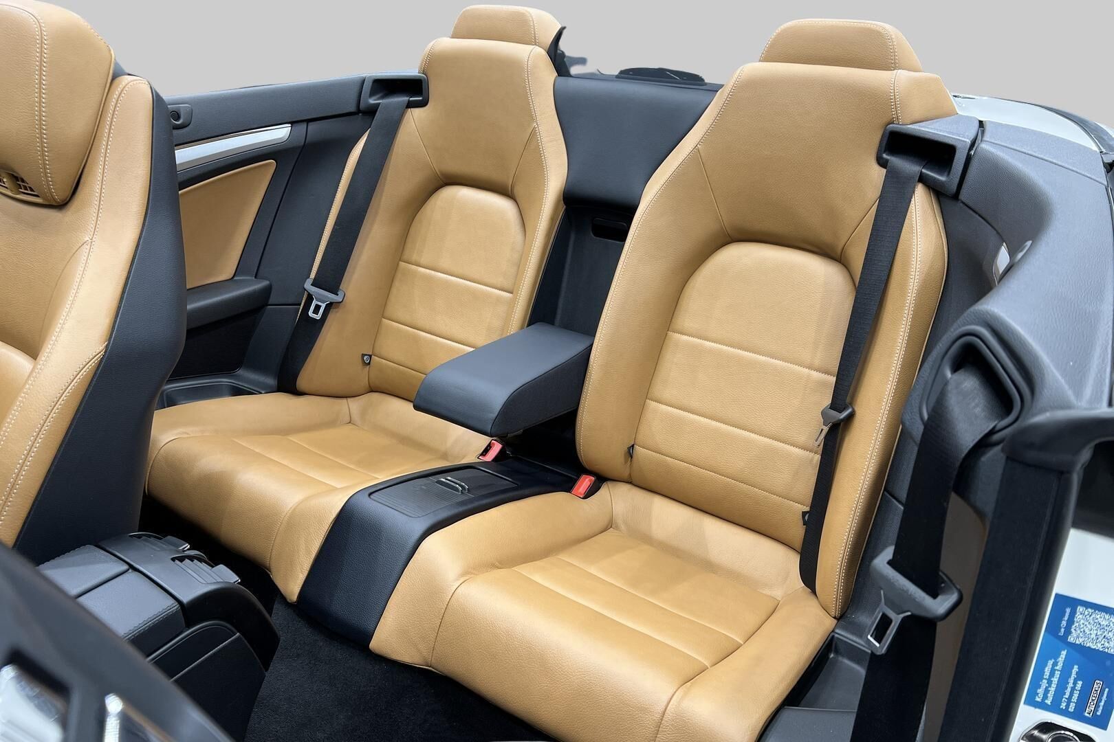 Mercedes-Benz E iso kuva 10