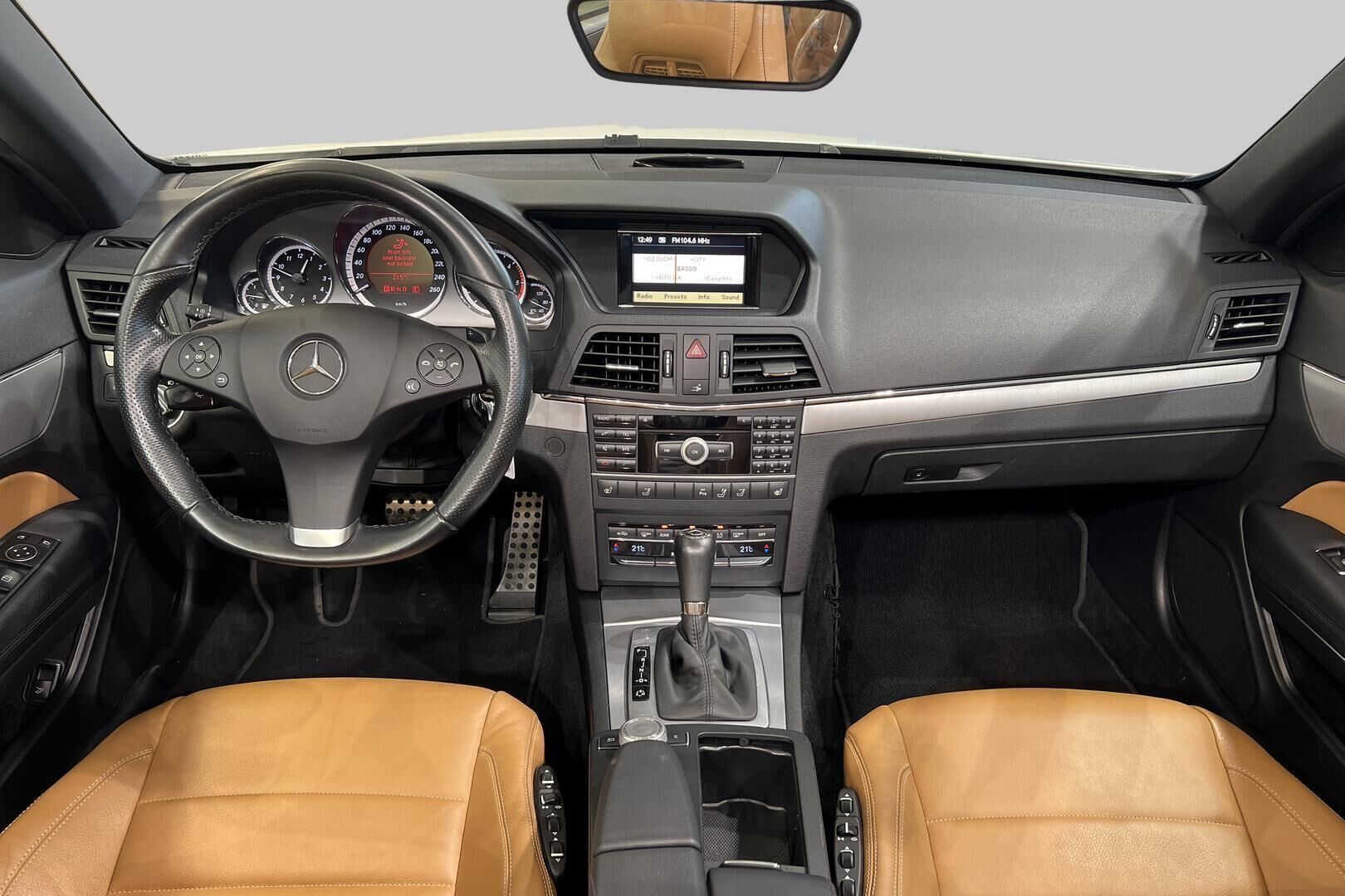 Mercedes-Benz E iso kuva 14