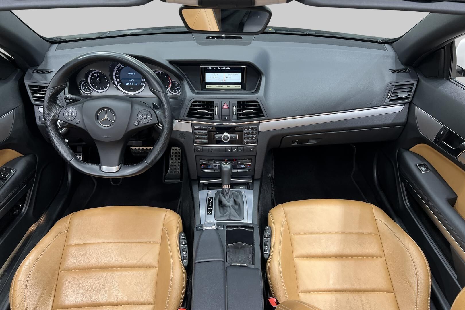 Mercedes-Benz E iso kuva 11