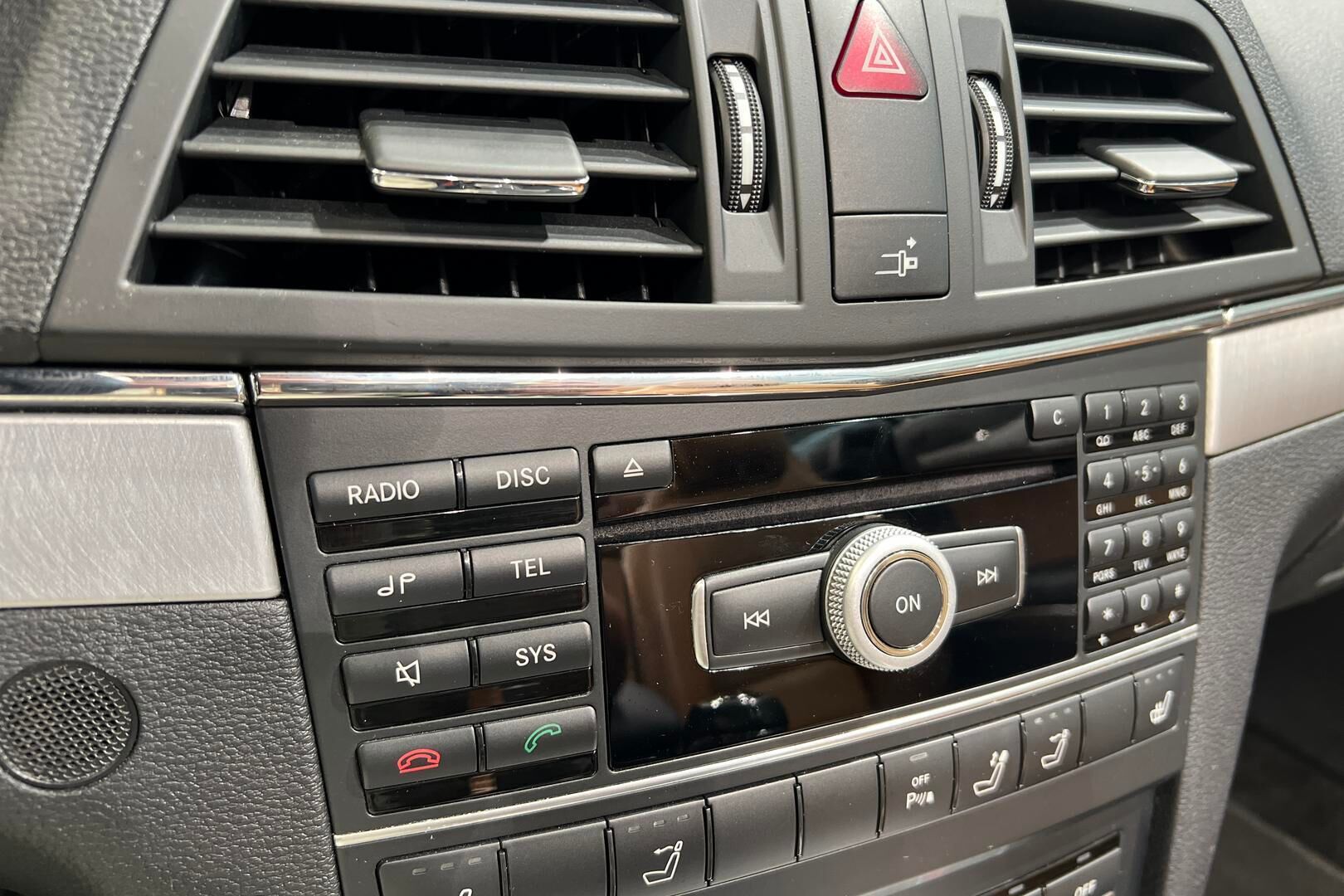 Mercedes-Benz E iso kuva 16