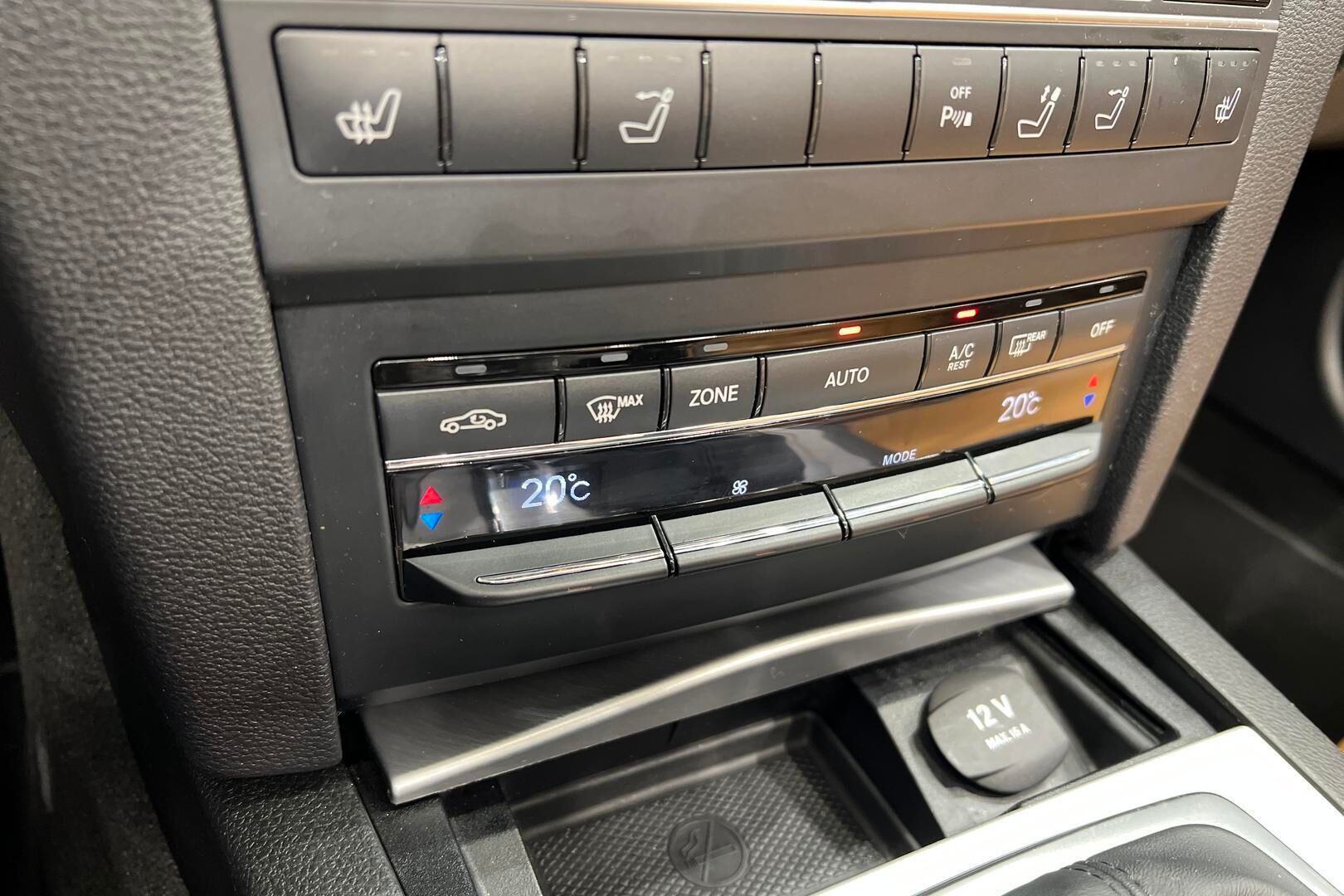 Mercedes-Benz E iso kuva 19