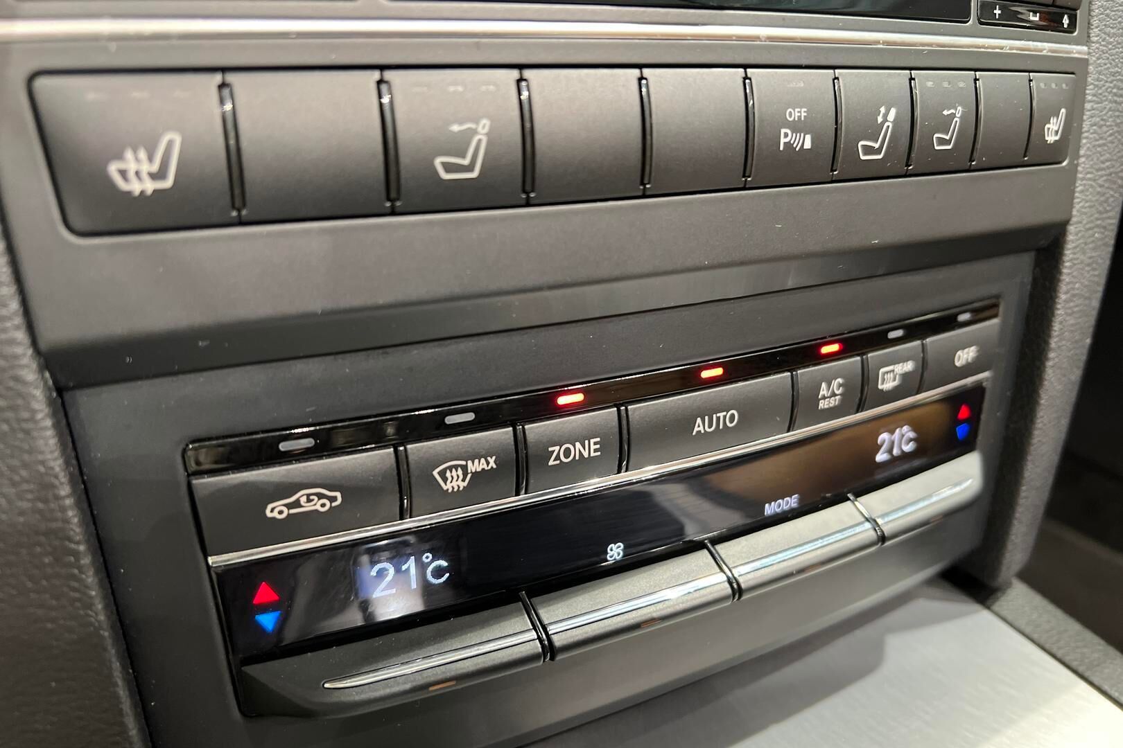 Mercedes-Benz E iso kuva 22