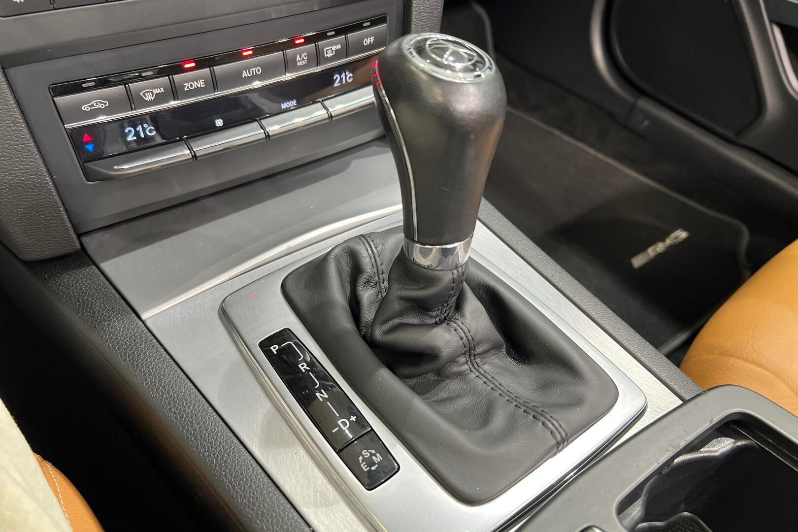 Mercedes-Benz E iso kuva 23