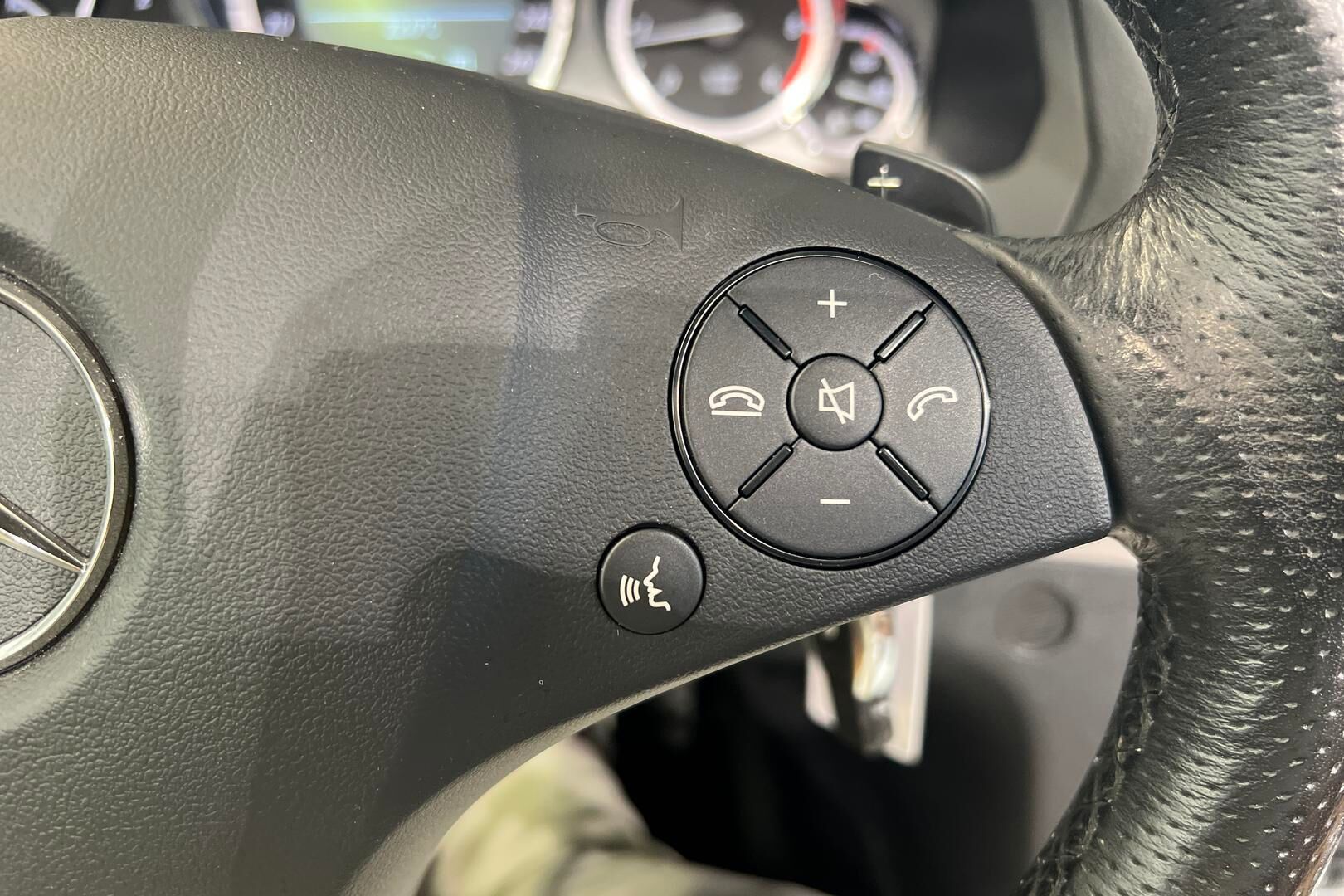 Mercedes-Benz E iso kuva 1