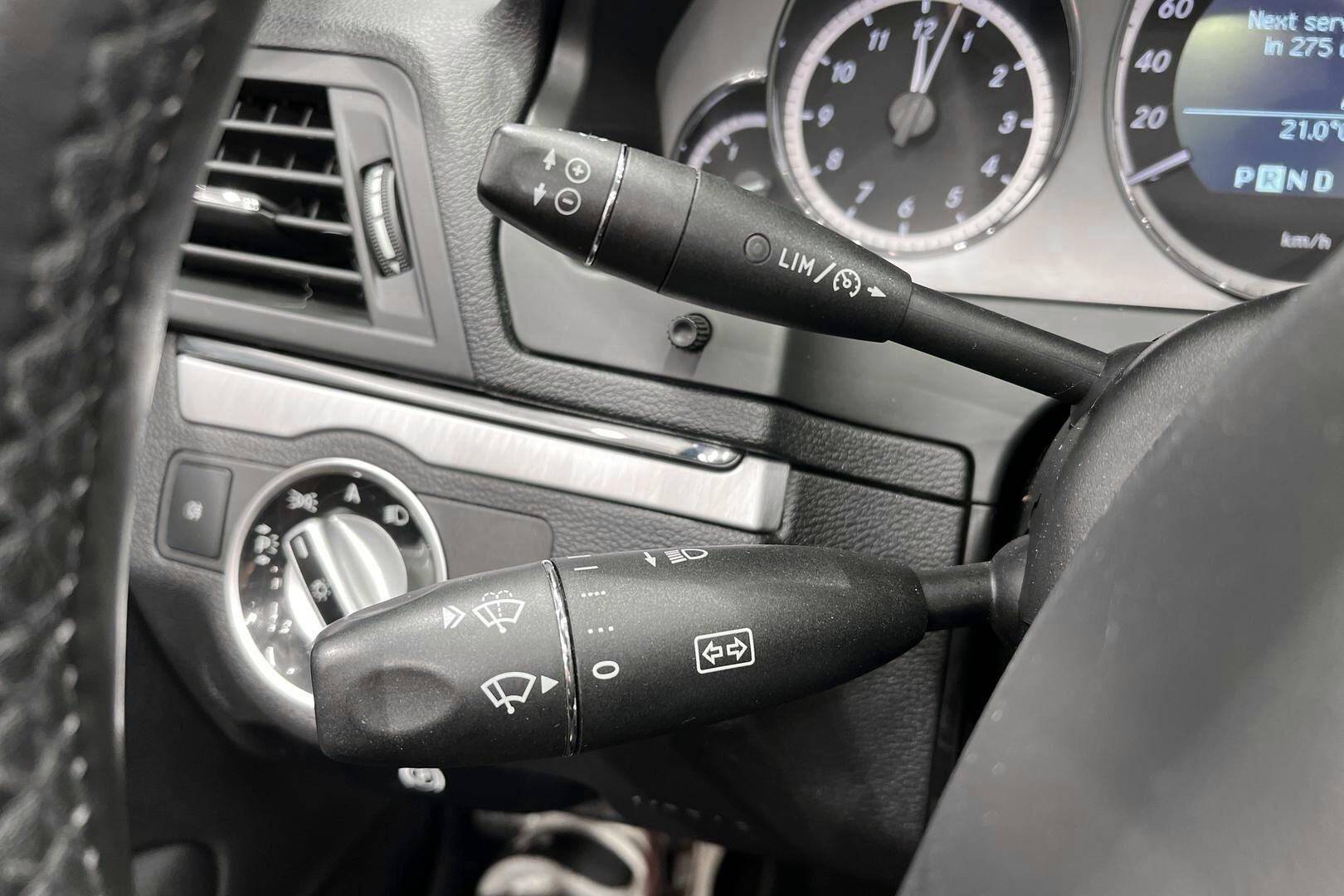 Mercedes-Benz E iso kuva 26