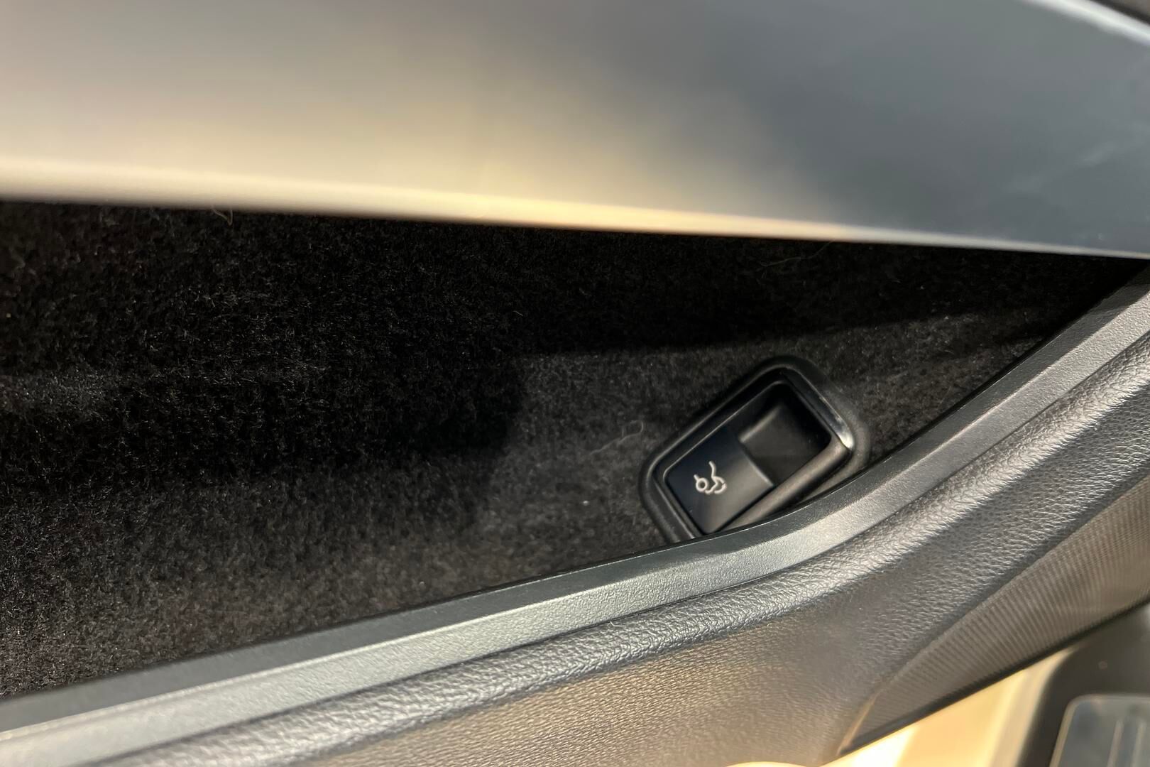 Mercedes-Benz E iso kuva 29