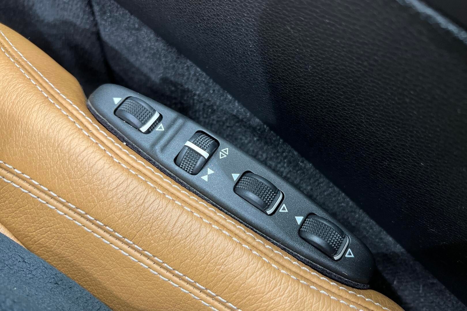 Mercedes-Benz E iso kuva 30