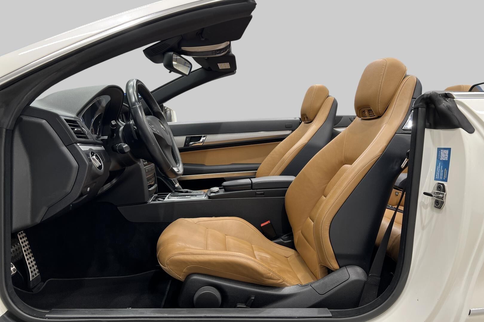 Mercedes-Benz E iso kuva 9