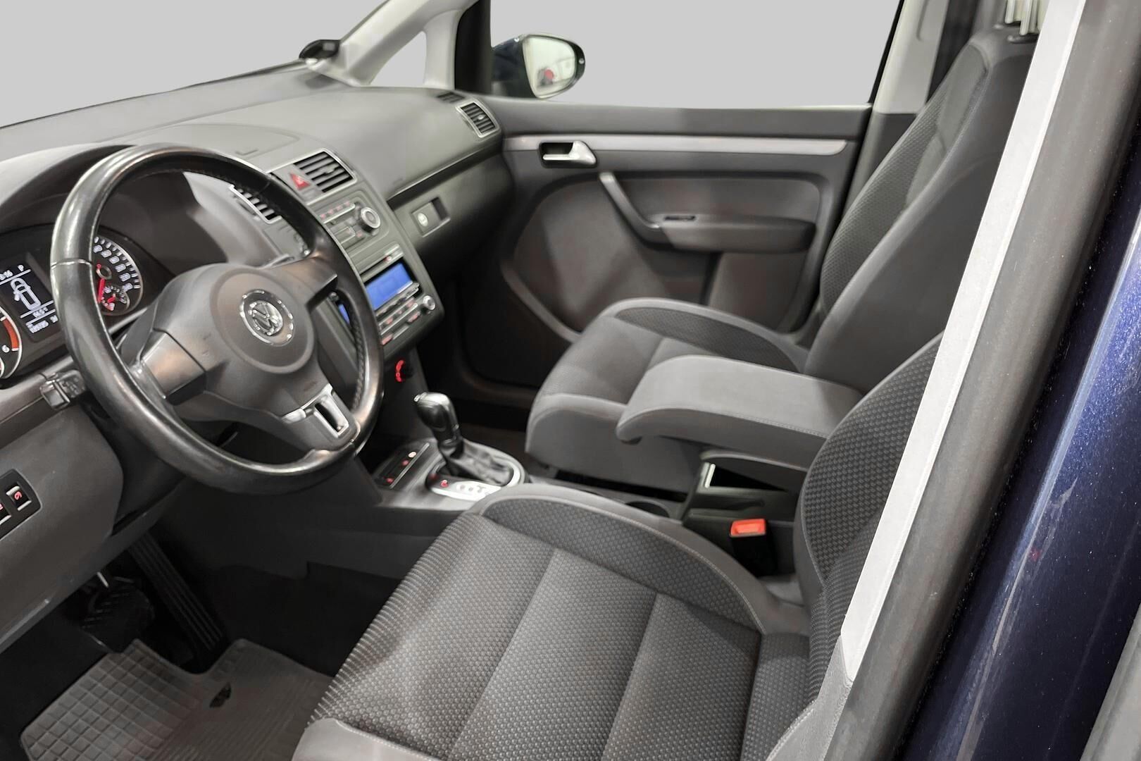 Volkswagen Touran iso kuva 9