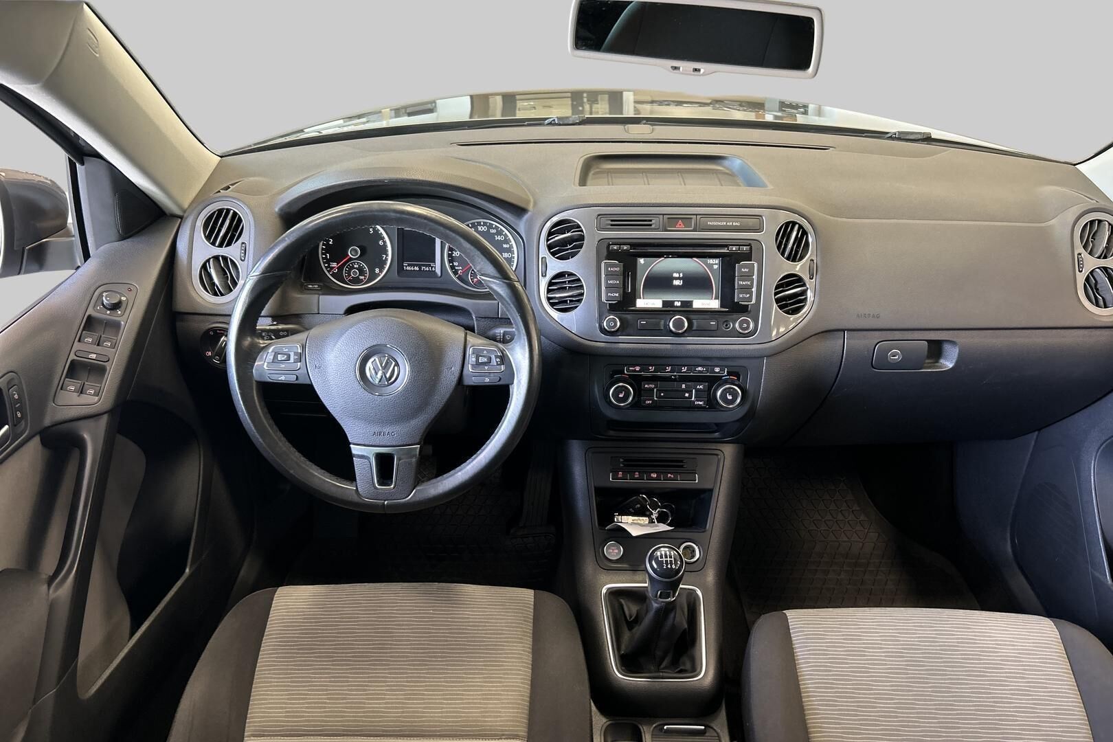 Volkswagen Tiguan iso kuva 11