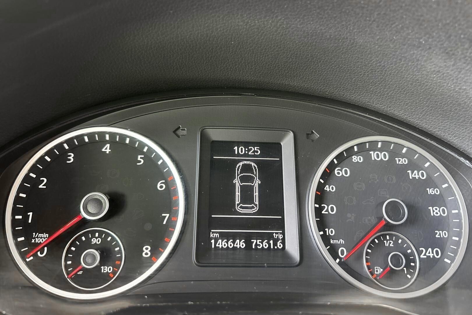 Volkswagen Tiguan iso kuva 14