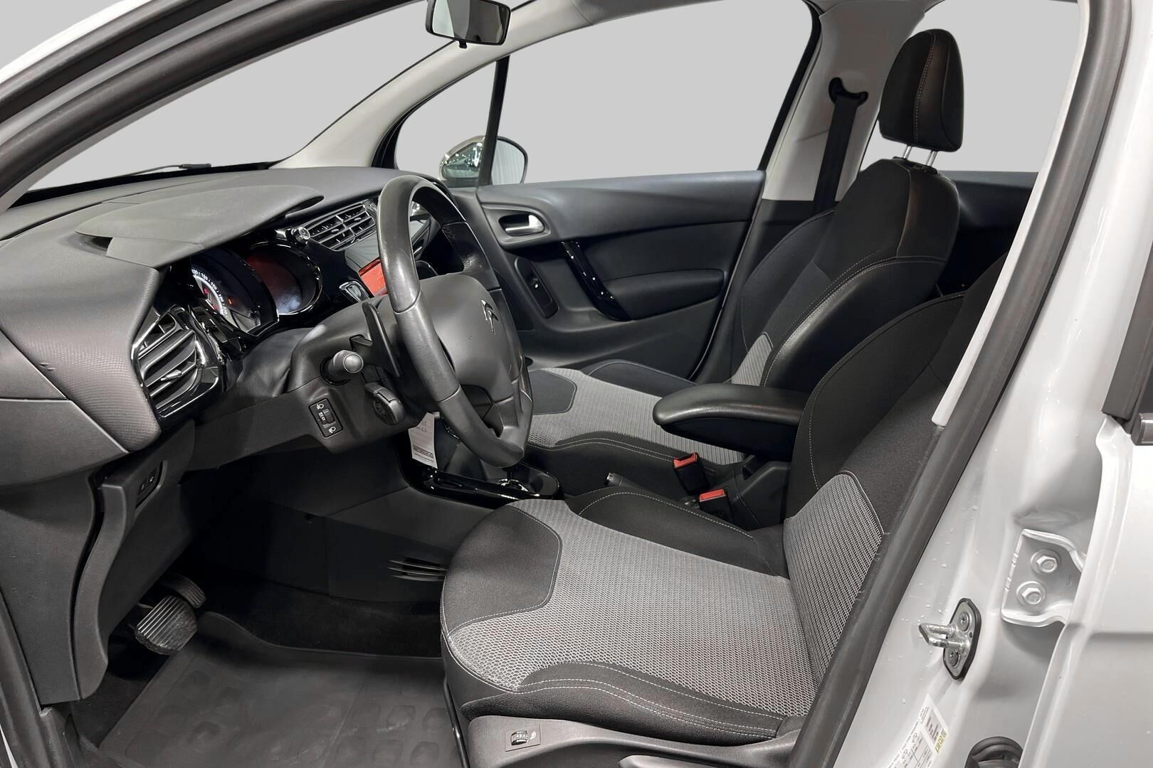 Citroen C3 iso kuva 8